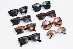 Солнцезащитные очки различных моделей с ценами