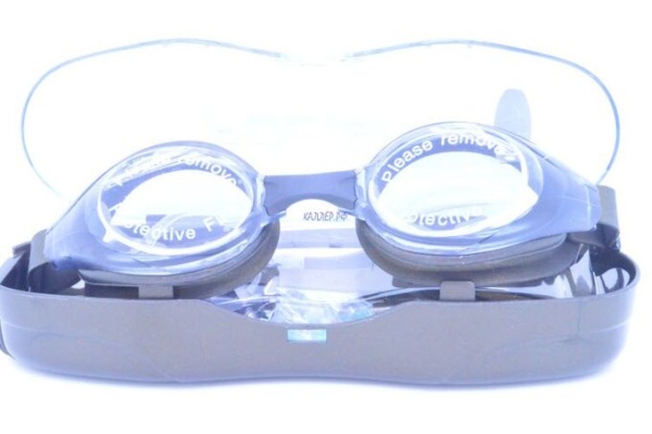 Очки  для плавания в футляре