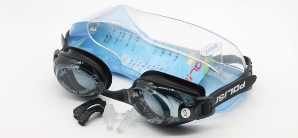 Очки  для плавания в футляре